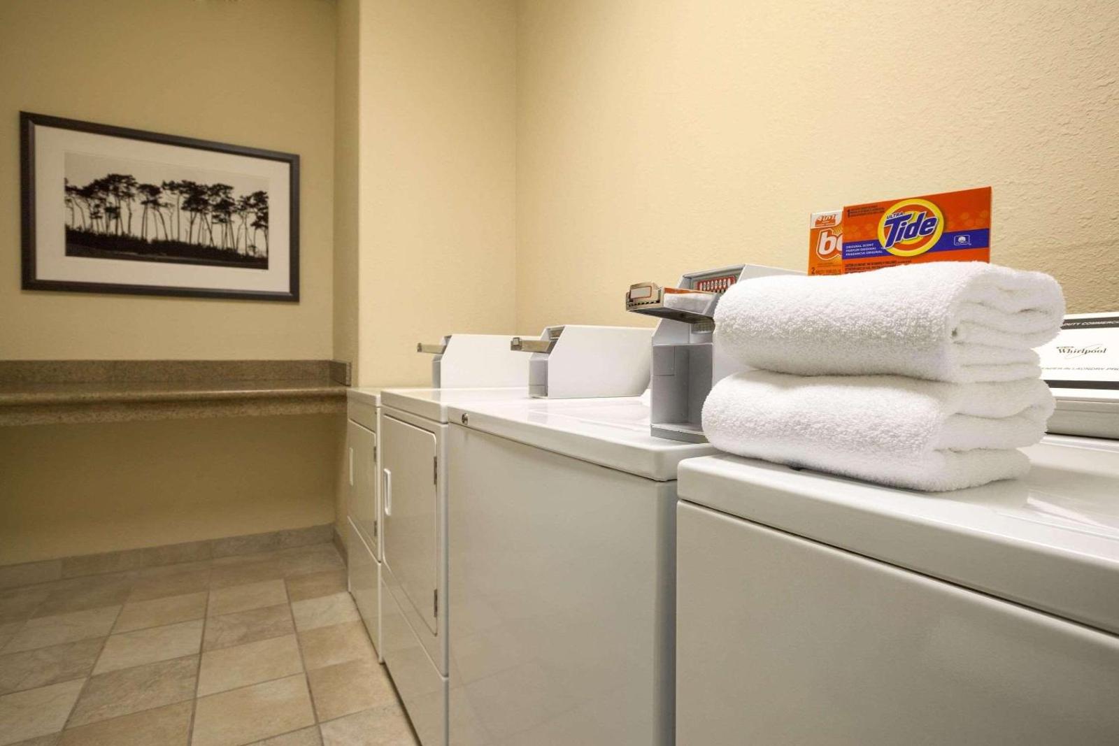 Country Inn & Suites by Radisson, Monterey Beachfront-Marina, CA